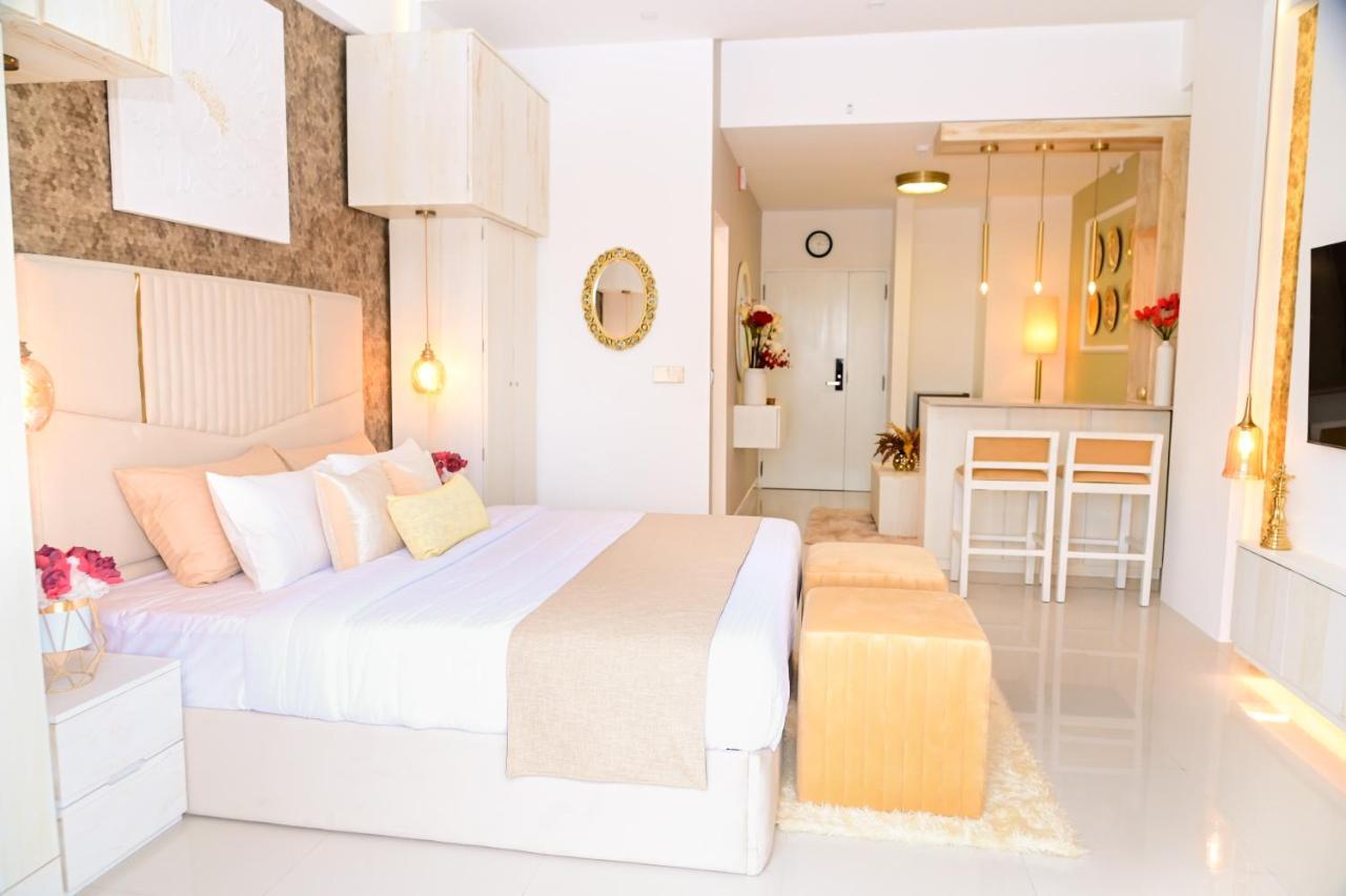Ocean Breeze - Udaya Luxury Apartments Negombo Buitenkant foto