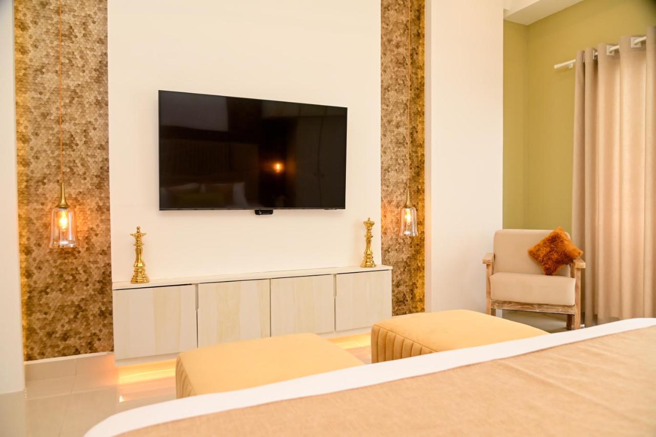 Ocean Breeze - Udaya Luxury Apartments Negombo Buitenkant foto