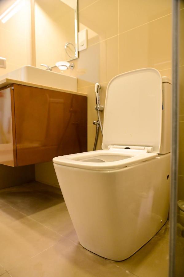 Ocean Breeze - Udaya Luxury Apartments Negombo Buitenkant foto