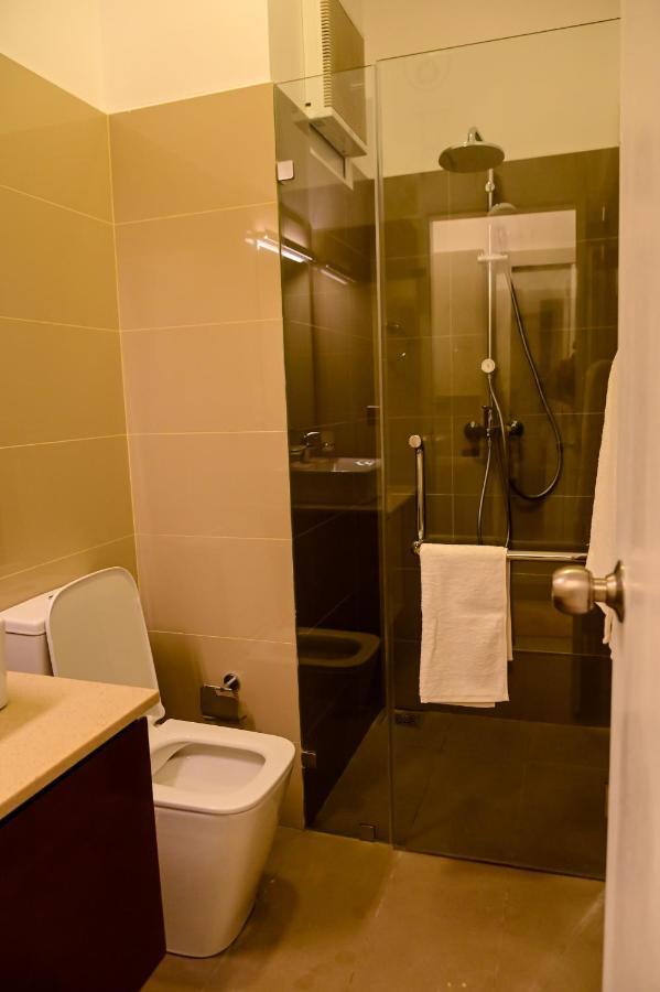 Ocean Breeze - Udaya Luxury Apartments Negombo Buitenkant foto