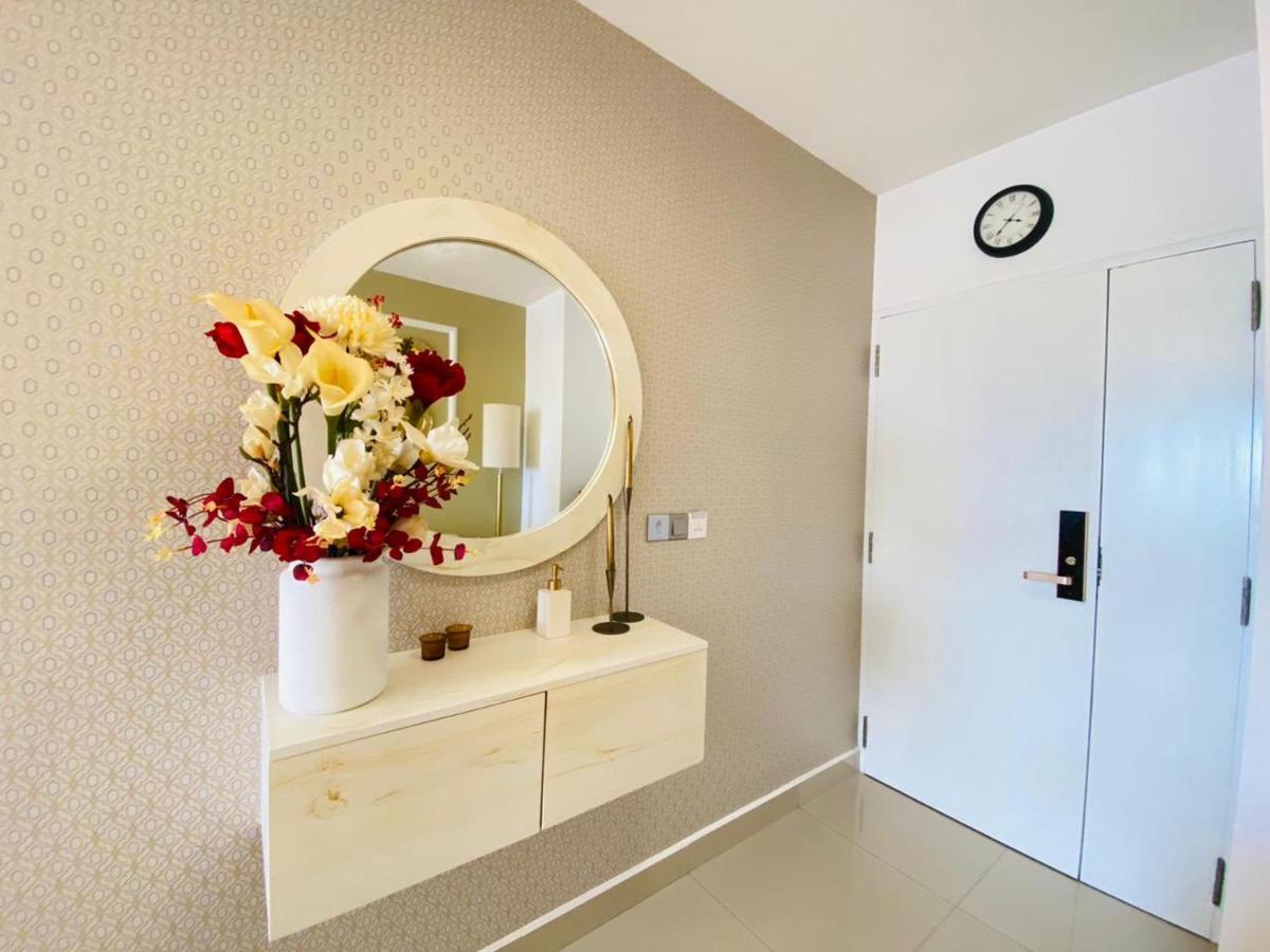 Ocean Breeze - Udaya Luxury Apartments Negombo Buitenkant foto