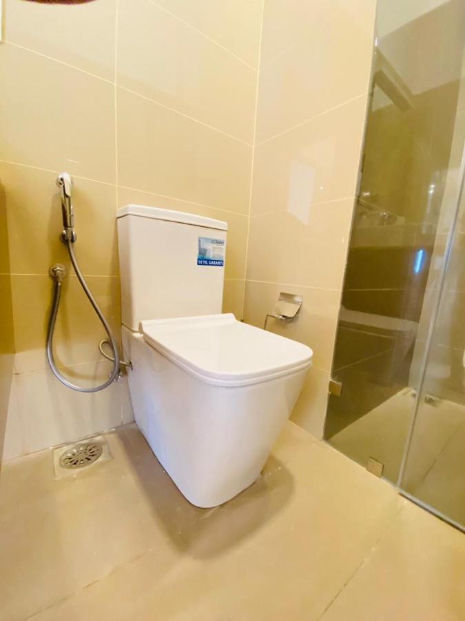 Ocean Breeze - Udaya Luxury Apartments Negombo Buitenkant foto