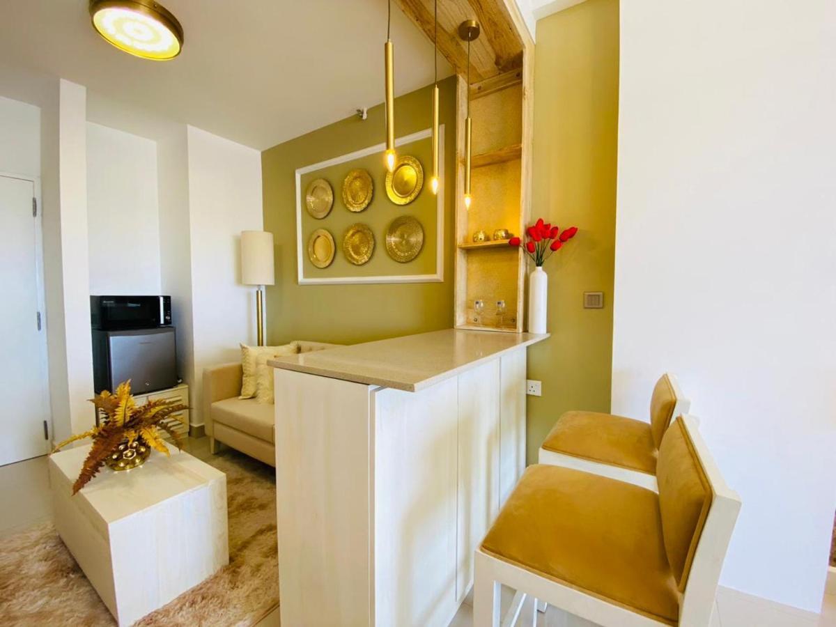 Ocean Breeze - Udaya Luxury Apartments Negombo Buitenkant foto