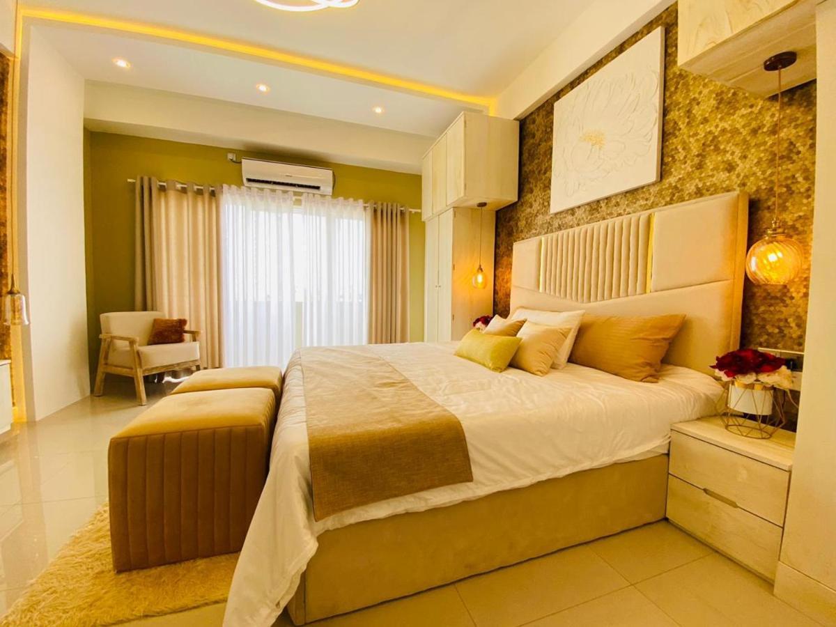 Ocean Breeze - Udaya Luxury Apartments Negombo Buitenkant foto