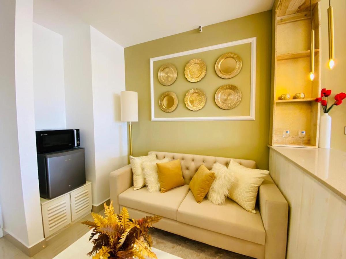 Ocean Breeze - Udaya Luxury Apartments Negombo Buitenkant foto