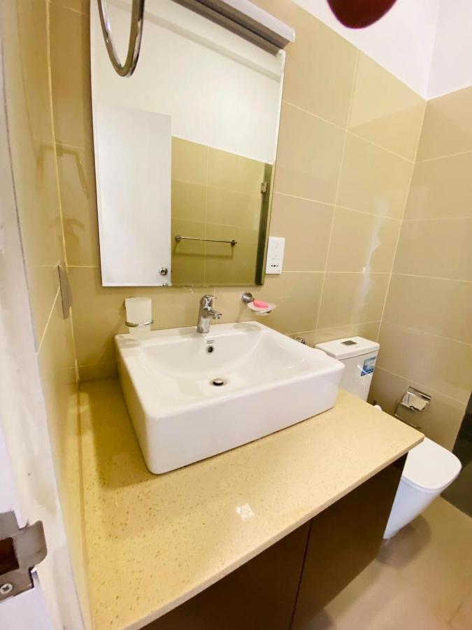 Ocean Breeze - Udaya Luxury Apartments Negombo Buitenkant foto