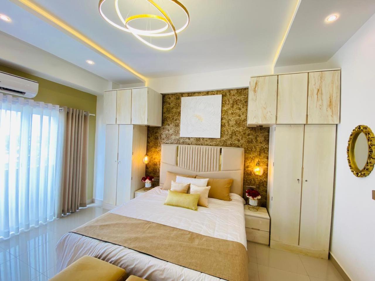 Ocean Breeze - Udaya Luxury Apartments Negombo Buitenkant foto