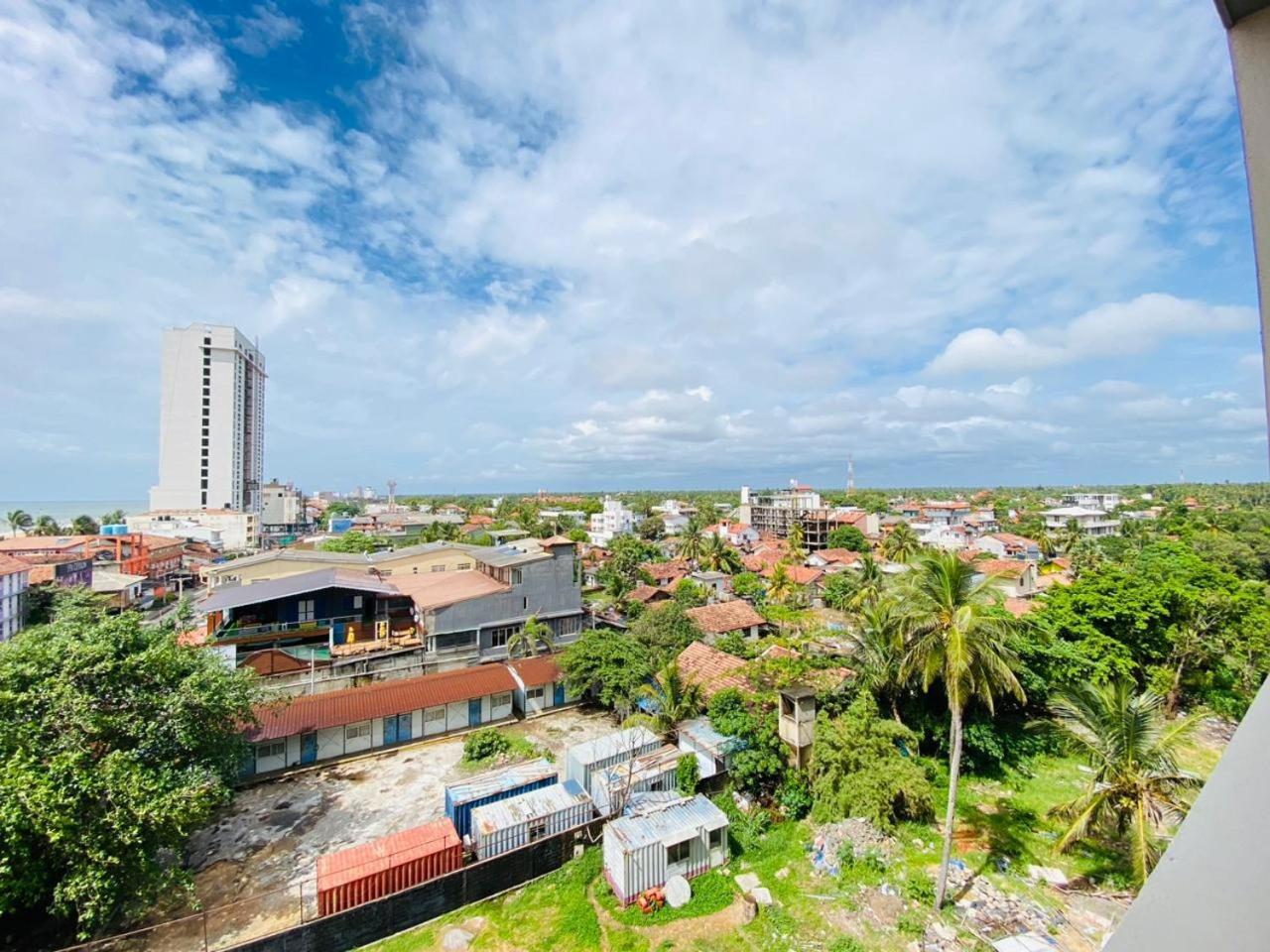 Ocean Breeze - Udaya Luxury Apartments Negombo Buitenkant foto