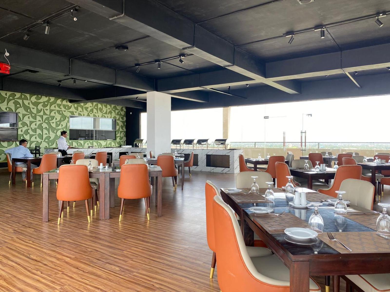 Ocean Breeze - Udaya Luxury Apartments Negombo Buitenkant foto