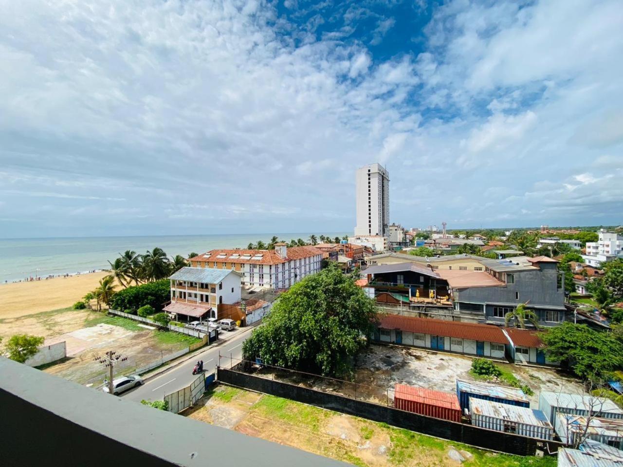 Ocean Breeze - Udaya Luxury Apartments Negombo Buitenkant foto