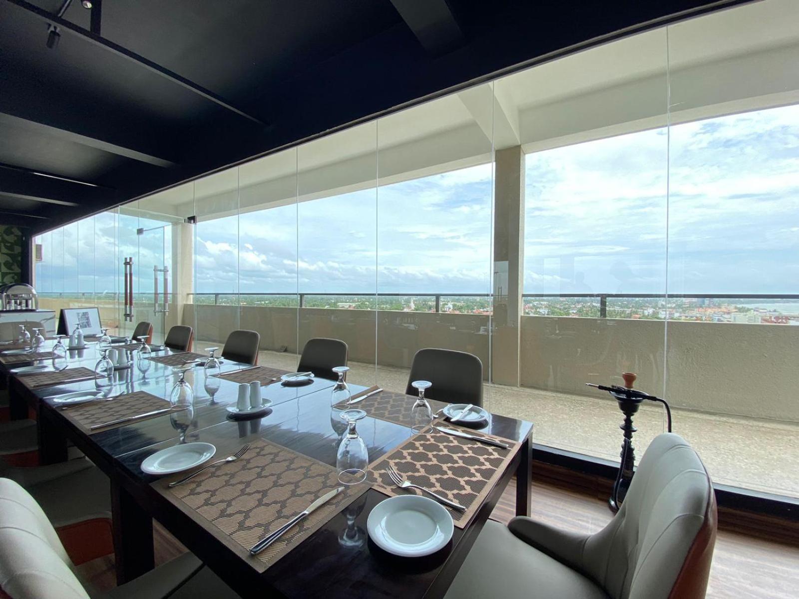 Ocean Breeze - Udaya Luxury Apartments Negombo Buitenkant foto