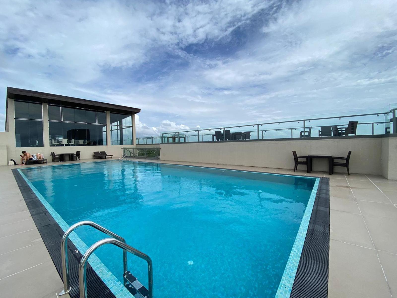 Ocean Breeze - Udaya Luxury Apartments Negombo Buitenkant foto