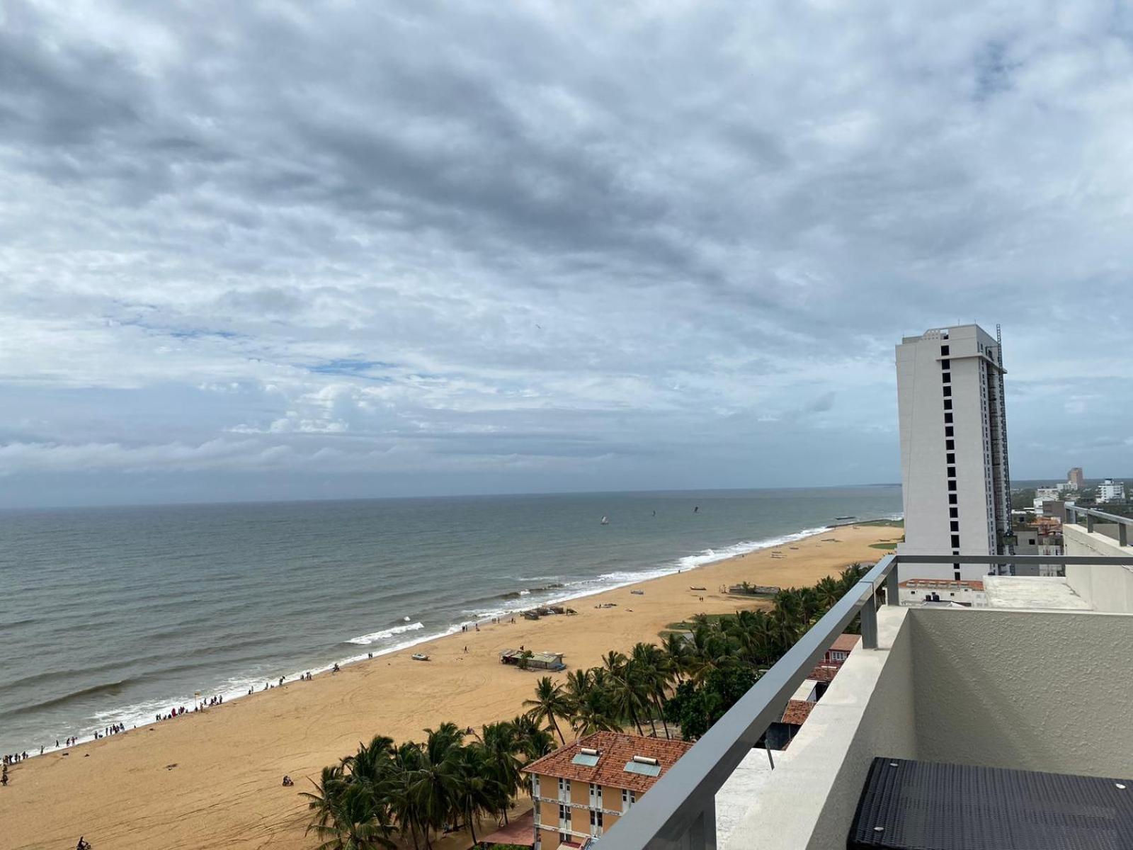 Ocean Breeze - Udaya Luxury Apartments Negombo Buitenkant foto