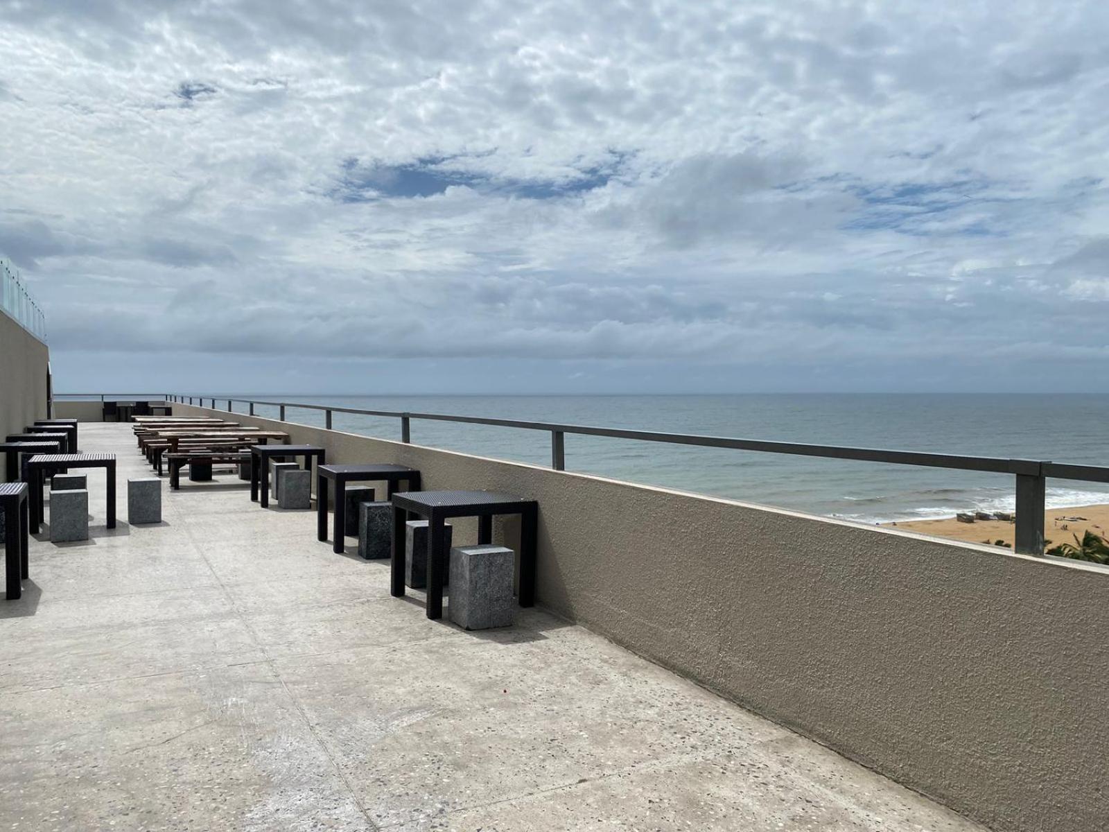 Ocean Breeze - Udaya Luxury Apartments Negombo Buitenkant foto